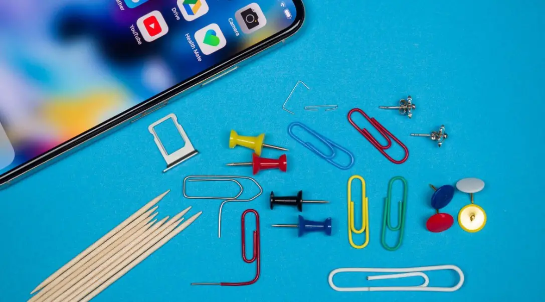 How to Remove SIM card from Galaxy S10 Without Tool - Our Manual